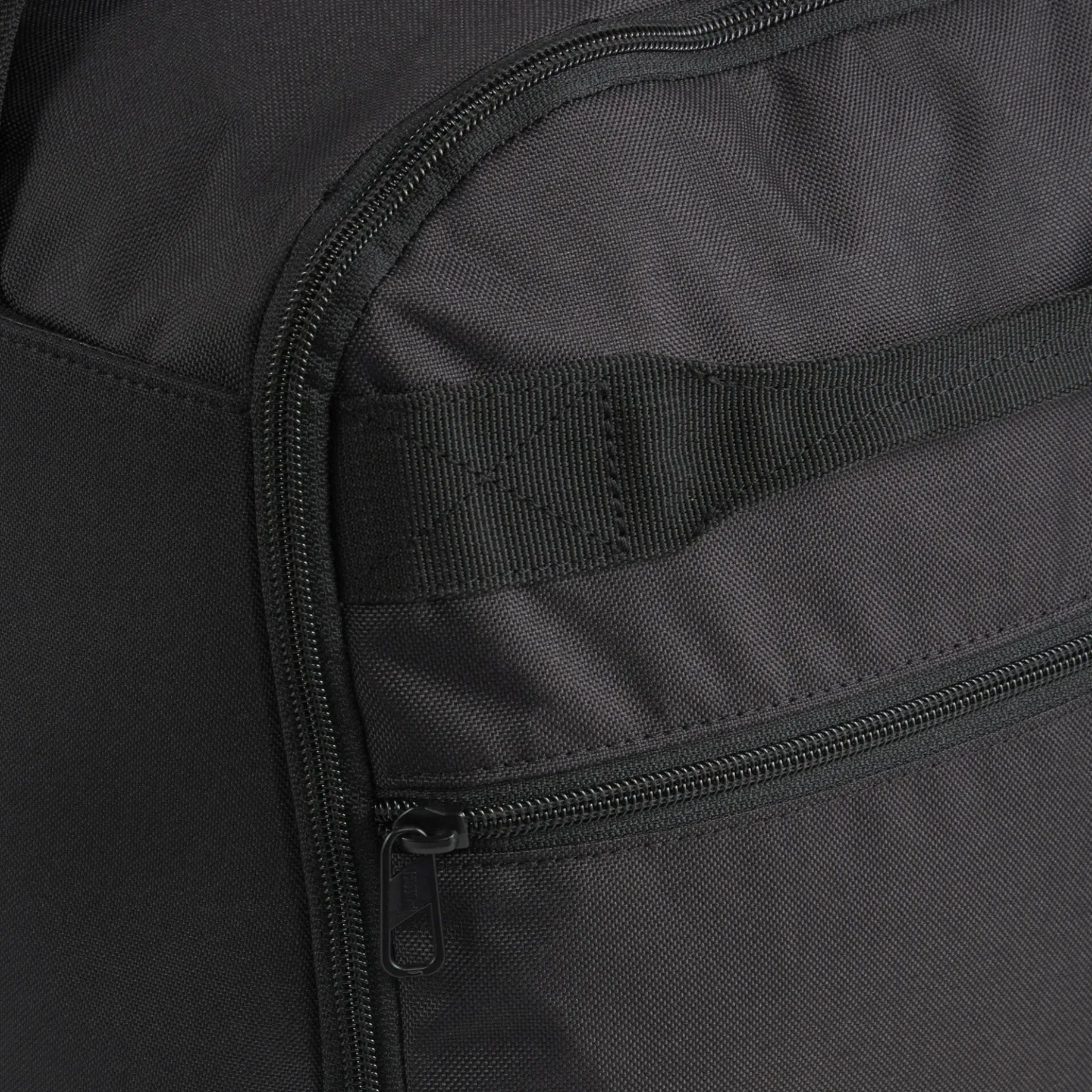 Buzz - Sporttasche M (black)