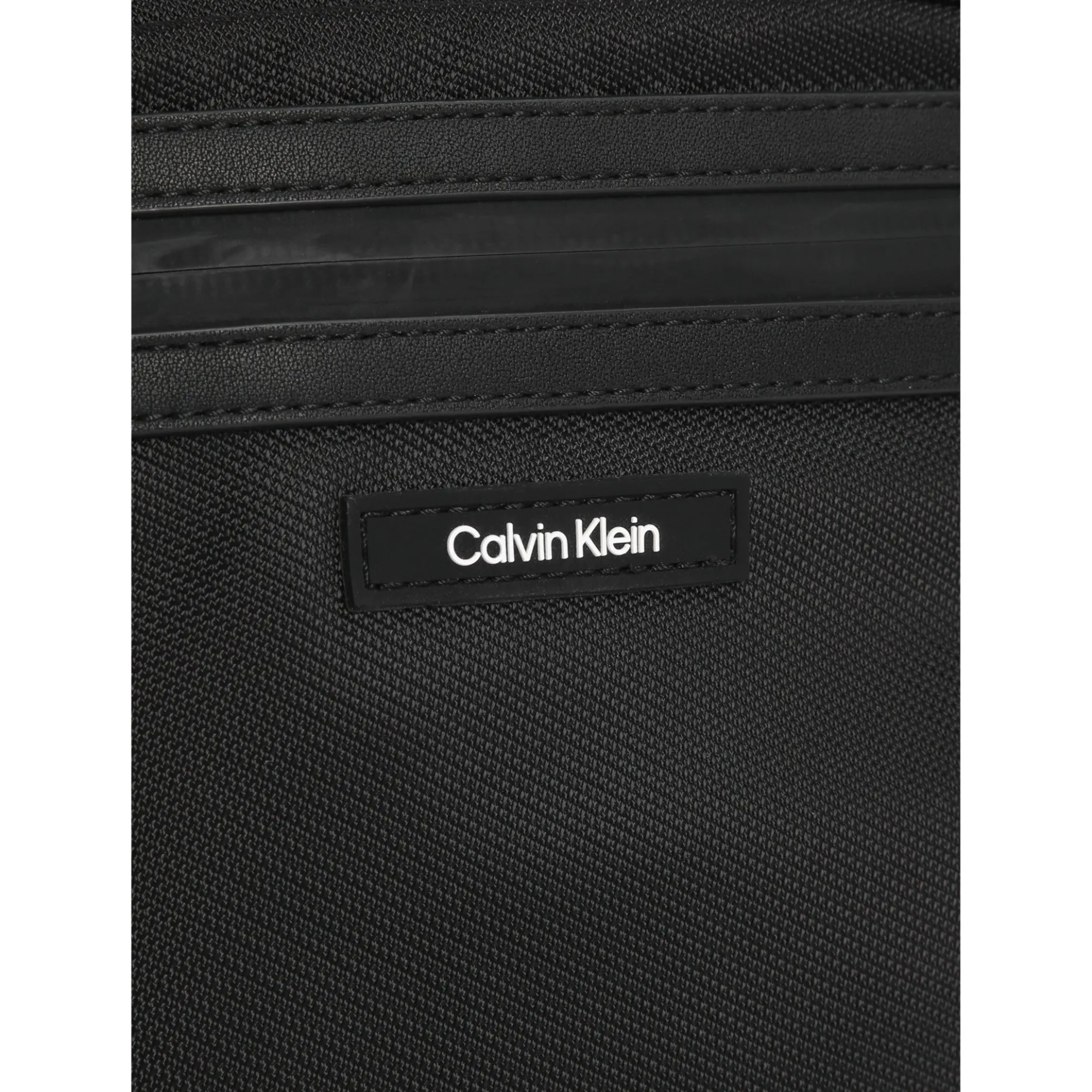 Essential - Umhängetasche S 19 cm (ck black)