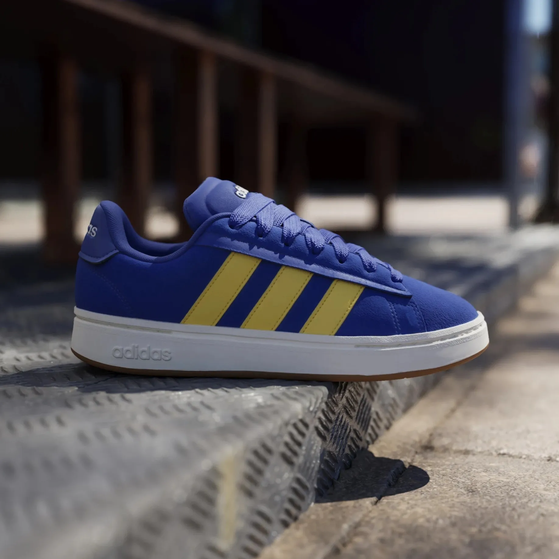 Grand Court Alpha 00s Sneaker- Schuh Men (semi lucid blue/utility yellow/off white, 42 2/3)