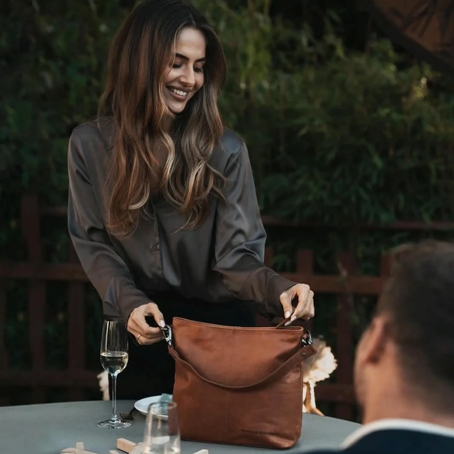 Jen - Schultertasche Leder 25 cm (cognac)