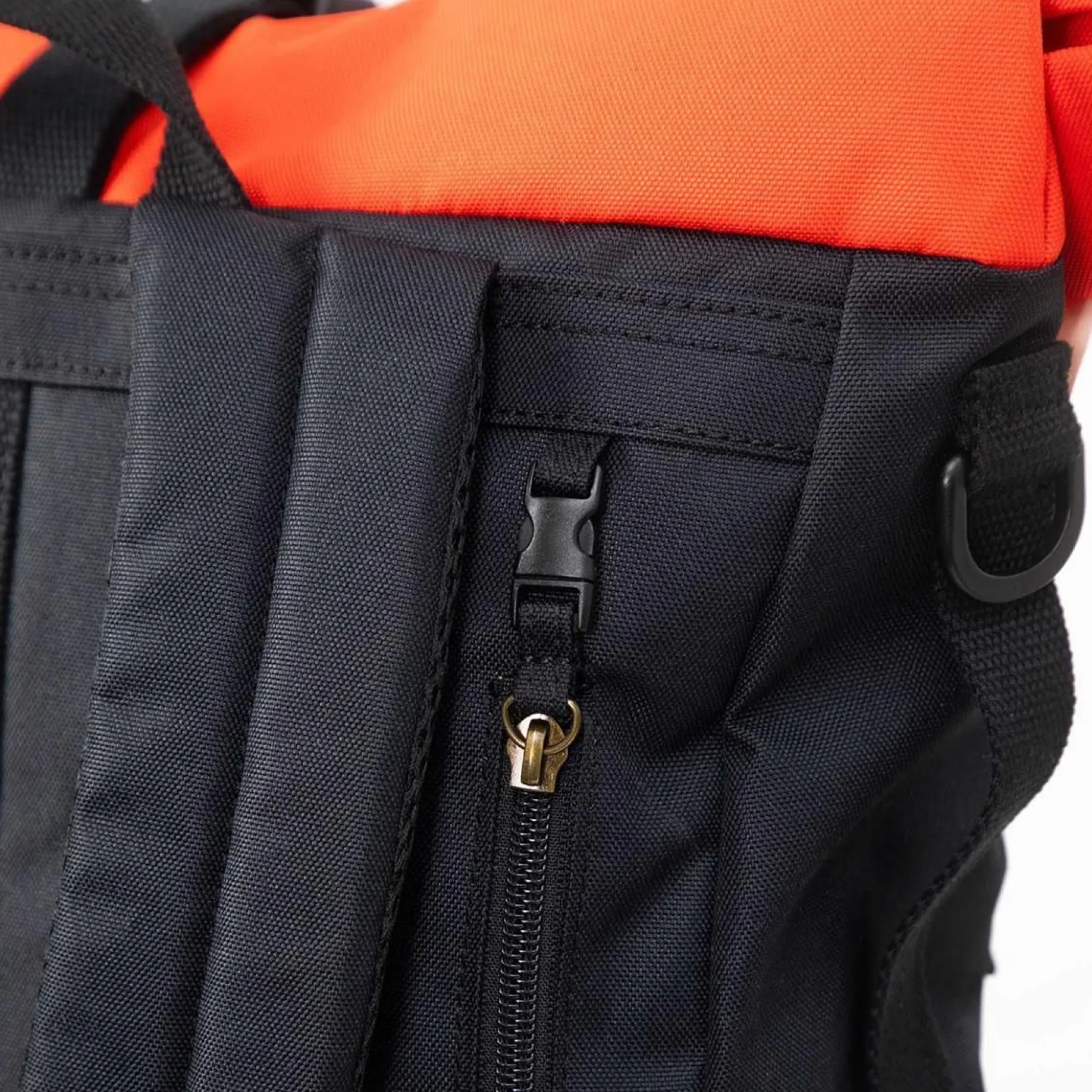 Jetpack Reborn 22 - Rolltop Rucksack 15" 68 cm erw. (schwarz x grapefruit)