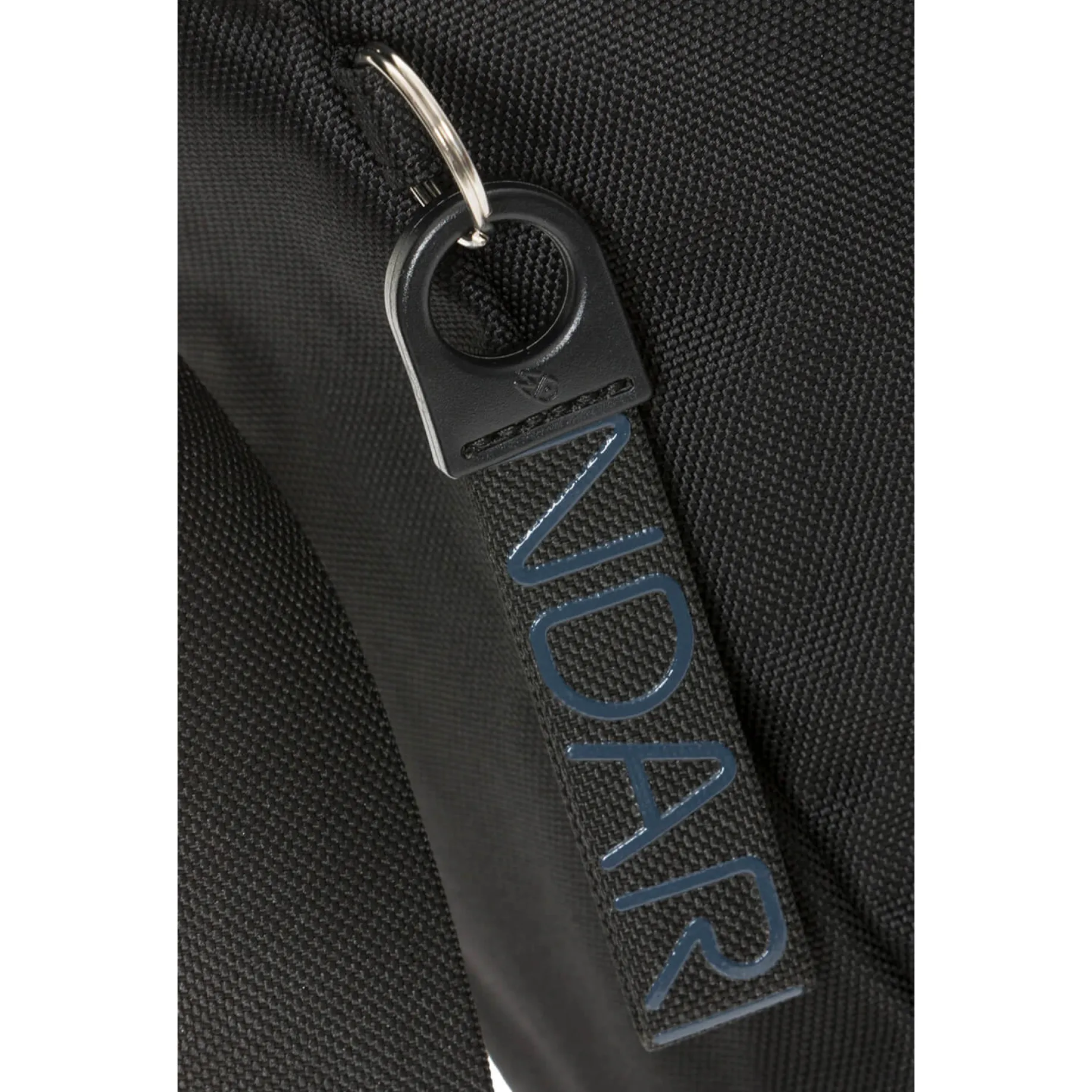 MD20 - Umhängetasche M 26 cm (black)