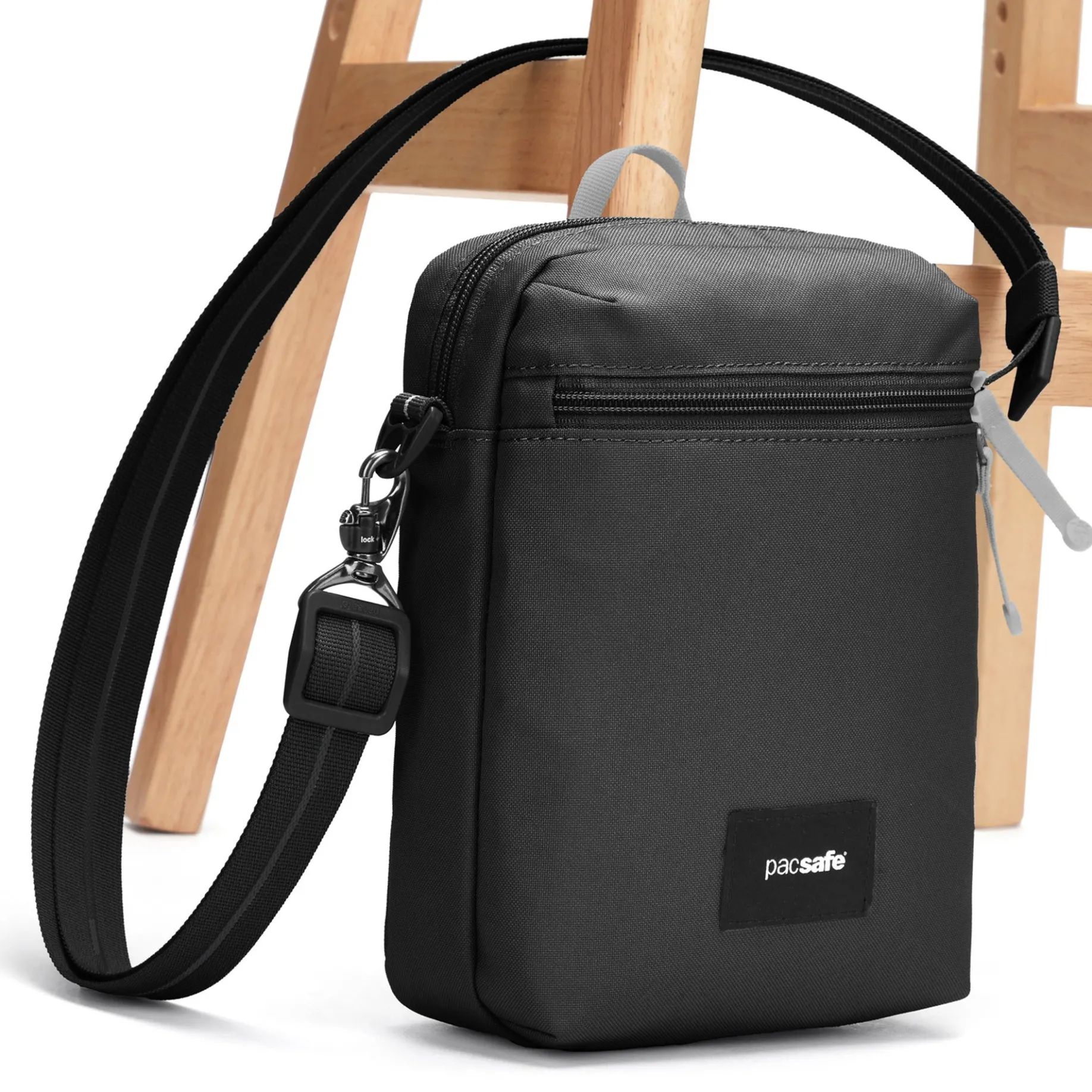pacsafe GO Festival Crossbody - Umhängetasche 23 cm RFID (jet black)