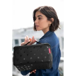 reisenthel travelling - Beautycase 27 cm (glossy dots black)