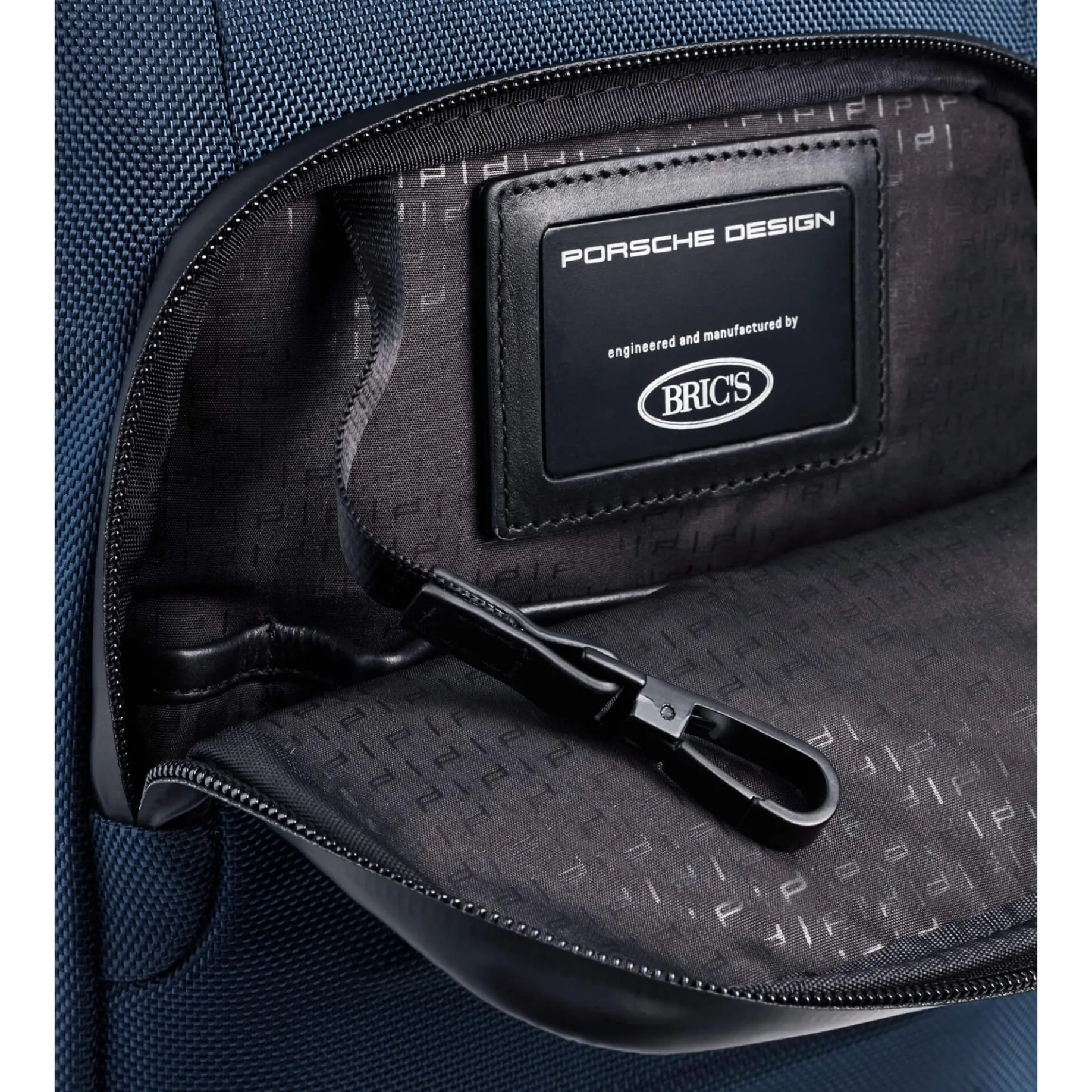 Roadster Pro - Schultertasche S 28 cm (dark blue)