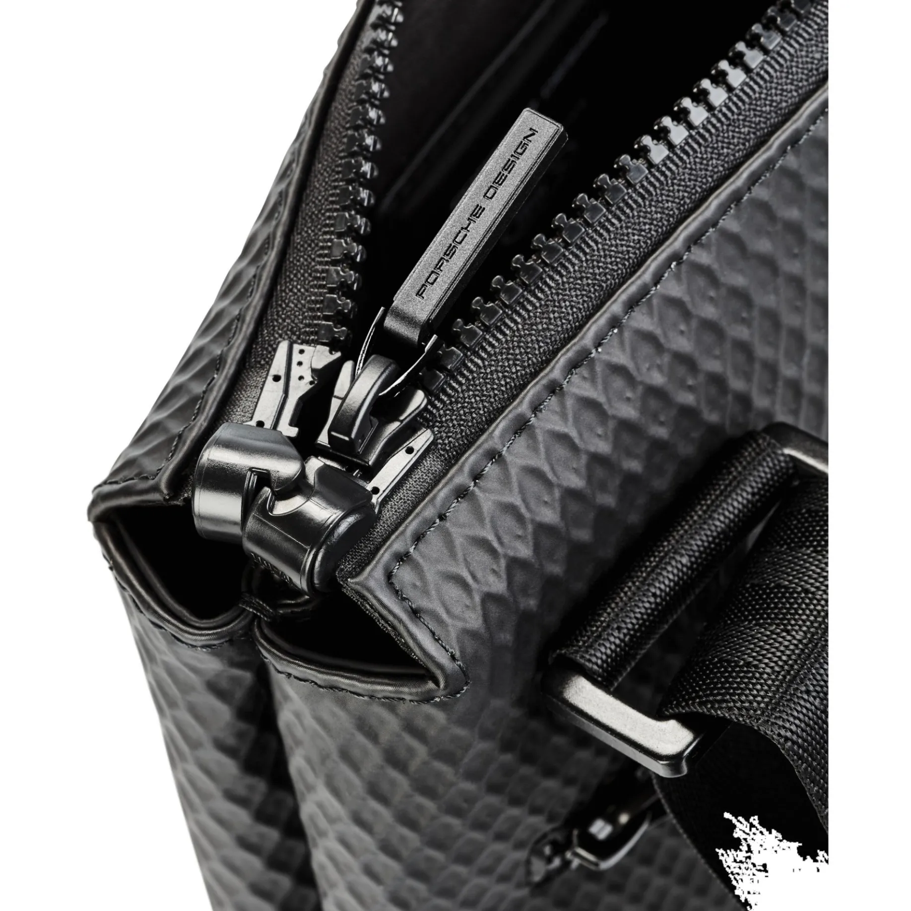Roadster Pro - Schultertasche 26 cm (black)
