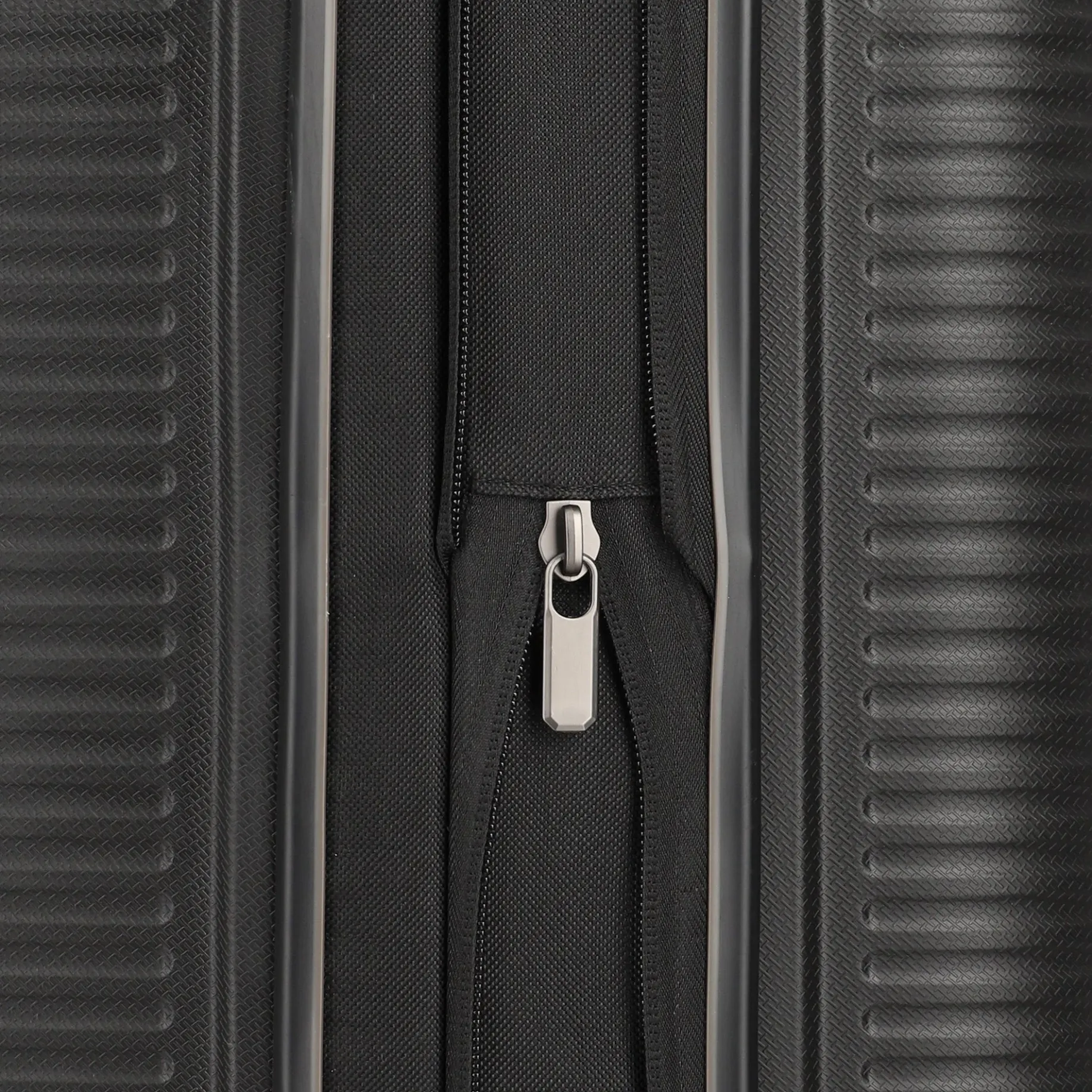 Roomer Trunk - 4-Rollen-Trolley M 66 cm erw. (black)
