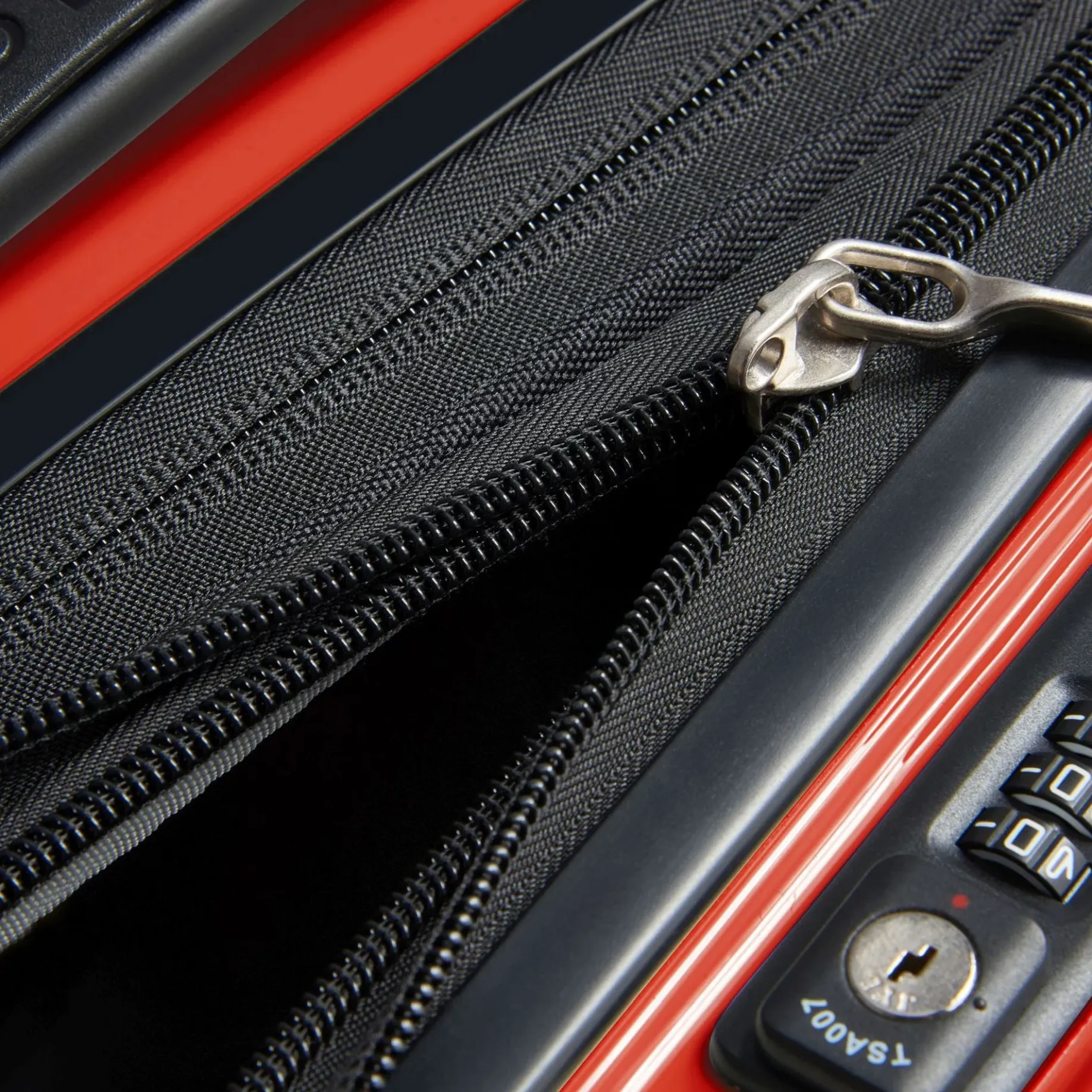 Shadow 5.0 - 4-Rollen-Kabinentrolley mit Vordertasche S 55 cm erw. USB (intensives rot)