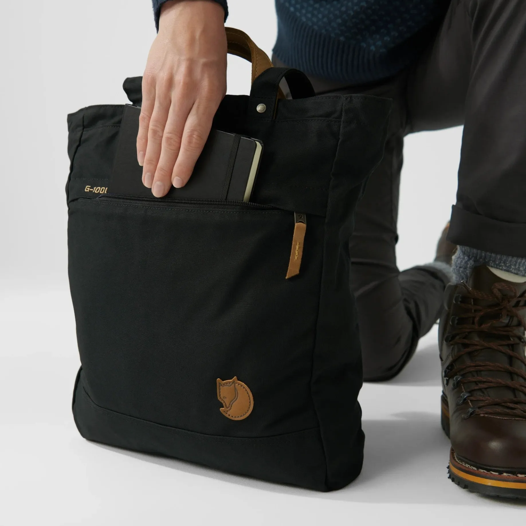 Totepack No. 1 - Schultertasche M 39 cm (black)