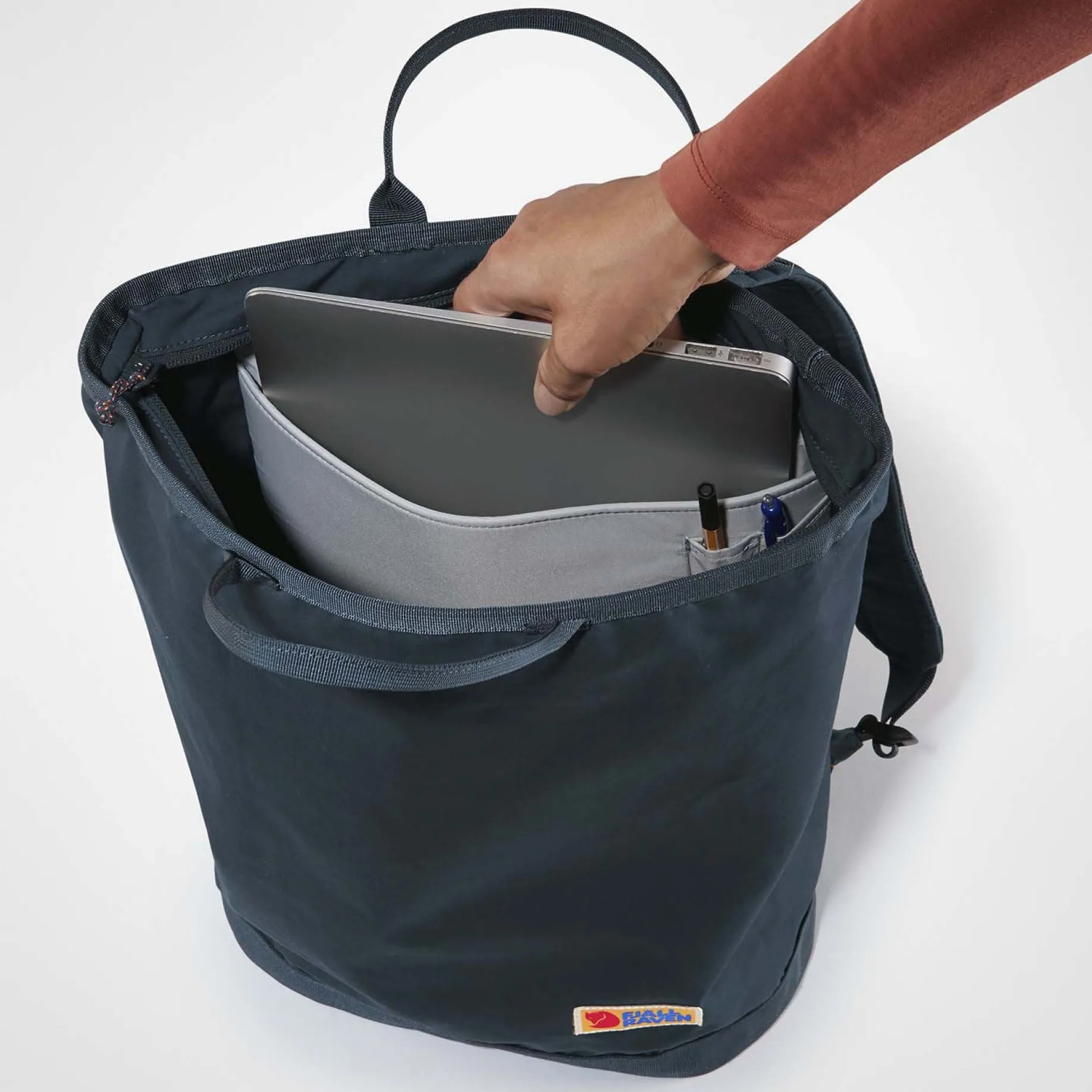 Vardag Totepack 20 - Umhängetasche 15" 43 cm (storm)